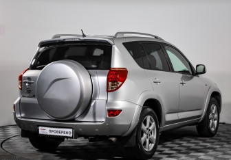 Подержанный автомобиль Toyota RAV4 2008 года (5 фото)