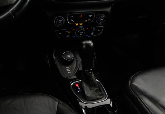 Подержанный автомобиль Jeep Compass 2018 года (13 фото)