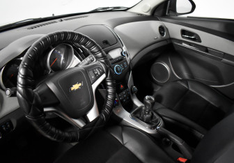Подержанный автомобиль Chevrolet Cruze Hatchback 2013 года (9 фото)