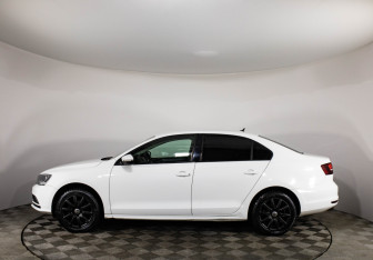 Подержанный автомобиль Volkswagen Jetta Sedan 2016 года (8 фото)