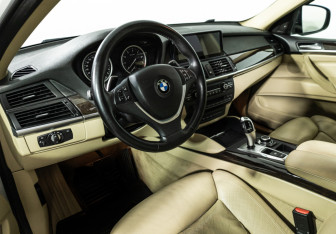 Подержанный автомобиль BMW X6 2013 года (11 фото)