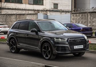 Подержанный автомобиль Audi Q7 2018 года (5 фото)