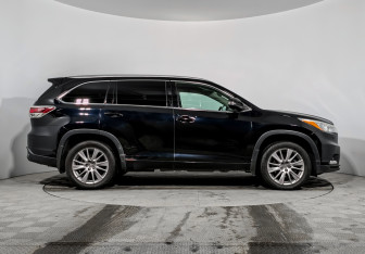 Подержанный автомобиль Toyota Highlander 2014 года (4 фото)