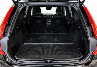 Подержанный автомобиль Volvo XC90 2021 года (36 фото)