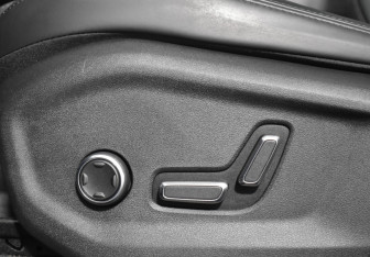 Подержанный автомобиль Geely Monjaro 2023 года (22 фото)