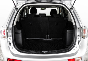 Подержанный автомобиль Mitsubishi Outlander 2013 года (16 фото)
