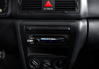 Подержанный автомобиль Skoda Octavia Liftback 2010 года (15 фото)