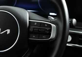 Подержанный автомобиль Kia K5 2024 года (25 фото)