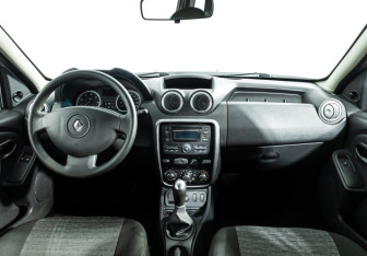Подержанный автомобиль Renault Duster 2013 года (13 фото)