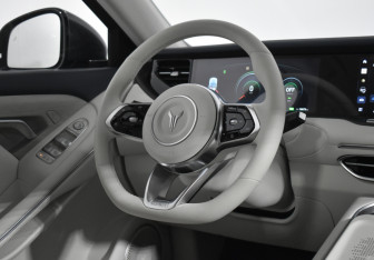 Подержанный автомобиль Voyah Free 2025 года (15 фото)