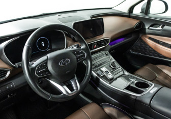 Подержанный автомобиль Hyundai Santa Fe 2021 года (11 фото)