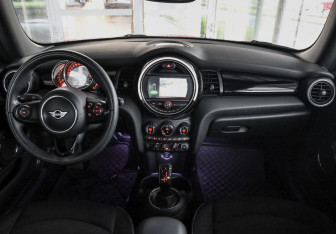Подержанный автомобиль MINI Hatch 2020 года (11 фото)
