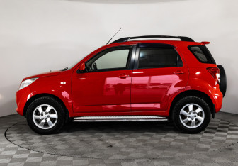 Подержанный автомобиль Daihatsu Terios 2006 года (8 фото)