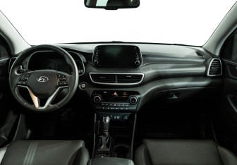 Подержанный автомобиль Hyundai Tucson 2020 года (13 фото)