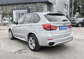 Подержанный автомобиль BMW X5 2016 года (6 фото)