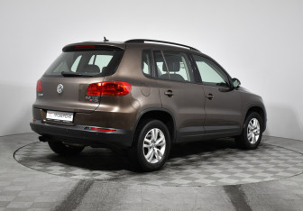 Подержанный автомобиль Volkswagen Tiguan 2015 года (5 фото)