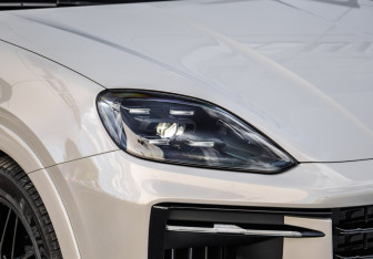 Подержанный автомобиль Porsche Cayenne 2025 года (11 фото)