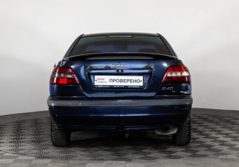 Подержанный автомобиль Volvo S40 2001 года (6 фото)