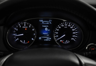 Подержанный автомобиль Nissan X-Trail 2015 года (19 фото)