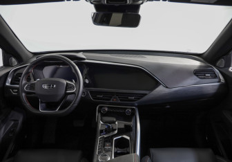 Подержанный автомобиль Geely Tugella 2023 года (10 фото)