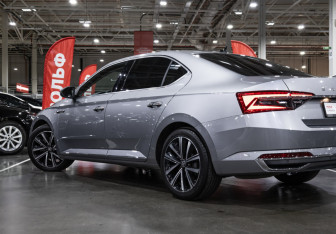 Подержанный автомобиль Skoda Superb Liftback 2024 года (14 фото)