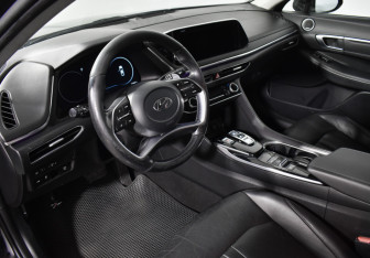 Подержанный автомобиль Hyundai Sonata 2021 года (9 фото)