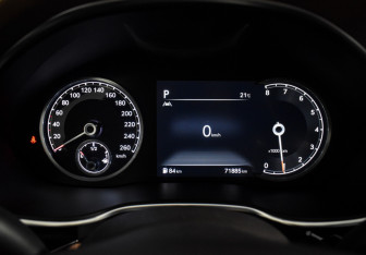 Подержанный автомобиль Genesis G80 2021 года (18 фото)