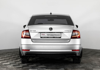 Подержанный автомобиль Skoda Octavia Liftback 2017 года (7 фото)