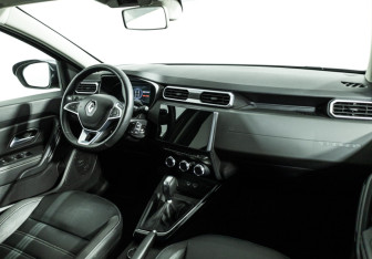 Подержанный автомобиль Renault Duster 2021 года (9 фото)