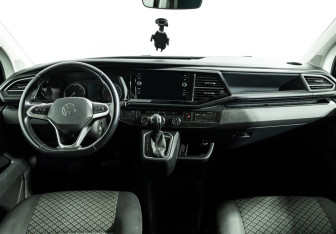 Подержанный автомобиль Volkswagen Multivan 2021 года (13 фото)