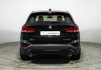 Подержанный автомобиль BMW X1 2021 года (6 фото)