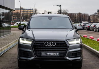 Подержанный автомобиль Audi Q7 2016 года (3 фото)