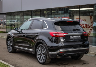 Подержанный автомобиль Hongqi HS5 2024 года (7 фото)