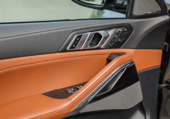 Подержанный автомобиль BMW X6 2023 года (24 фото)