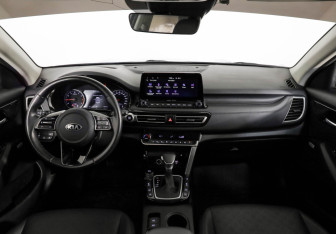 Подержанный автомобиль Kia Seltos 2021 года (10 фото)