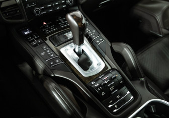 Подержанный автомобиль Porsche Cayenne 2016 года (21 фото)