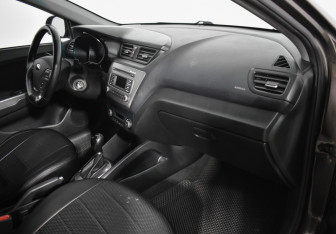 Подержанный автомобиль Kia Rio Sedan 2016 года (12 фото)