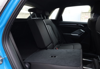 Подержанный автомобиль Audi Q3 2019 года (15 фото)