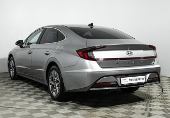 Подержанный автомобиль Hyundai Sonata 2020 года (7 фото)