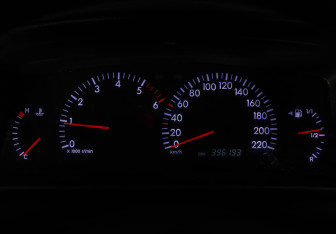 Подержанный автомобиль Toyota Corolla Hatchback 2006 года (19 фото)