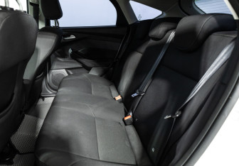 Подержанный автомобиль Ford Focus Hatchback 2017 года (10 фото)