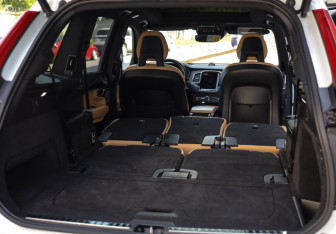Подержанный автомобиль Volvo XC90 2020 года (38 фото)