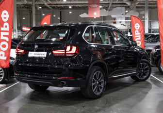 Подержанный автомобиль BMW X5 2015 года (8 фото)