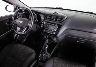 Подержанный автомобиль Kia Rio Sedan 2012 года (14 фото)