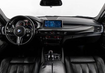 Подержанный автомобиль BMW X6 M 2017 года (12 фото)