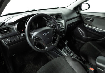 Подержанный автомобиль Kia Rio Sedan 2016 года (11 фото)