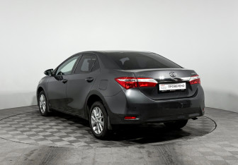 Подержанный автомобиль Toyota Corolla Sedan 2015 года (7 фото)