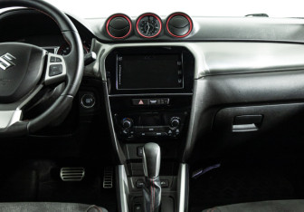 Подержанный автомобиль Suzuki Vitara 2018 года (14 фото)