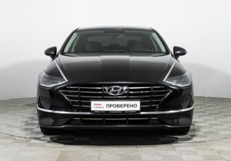 Подержанный автомобиль Hyundai Sonata 2020 года (2 фото)