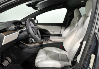Подержанный автомобиль Tesla Model X 2023 года (16 фото)